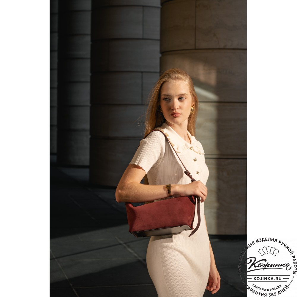 Женская кожаная сумка "Тойс" (черная)