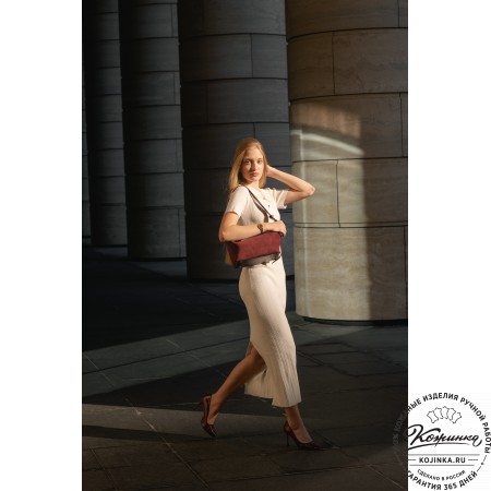 Женская кожаная сумка "Тойс" (черная)